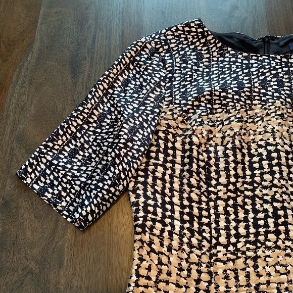 Brooks Brothers Dress 100% Silk Size 2 Short Sleeves Lined Midi Abstract Print. - Picture 6 of 16